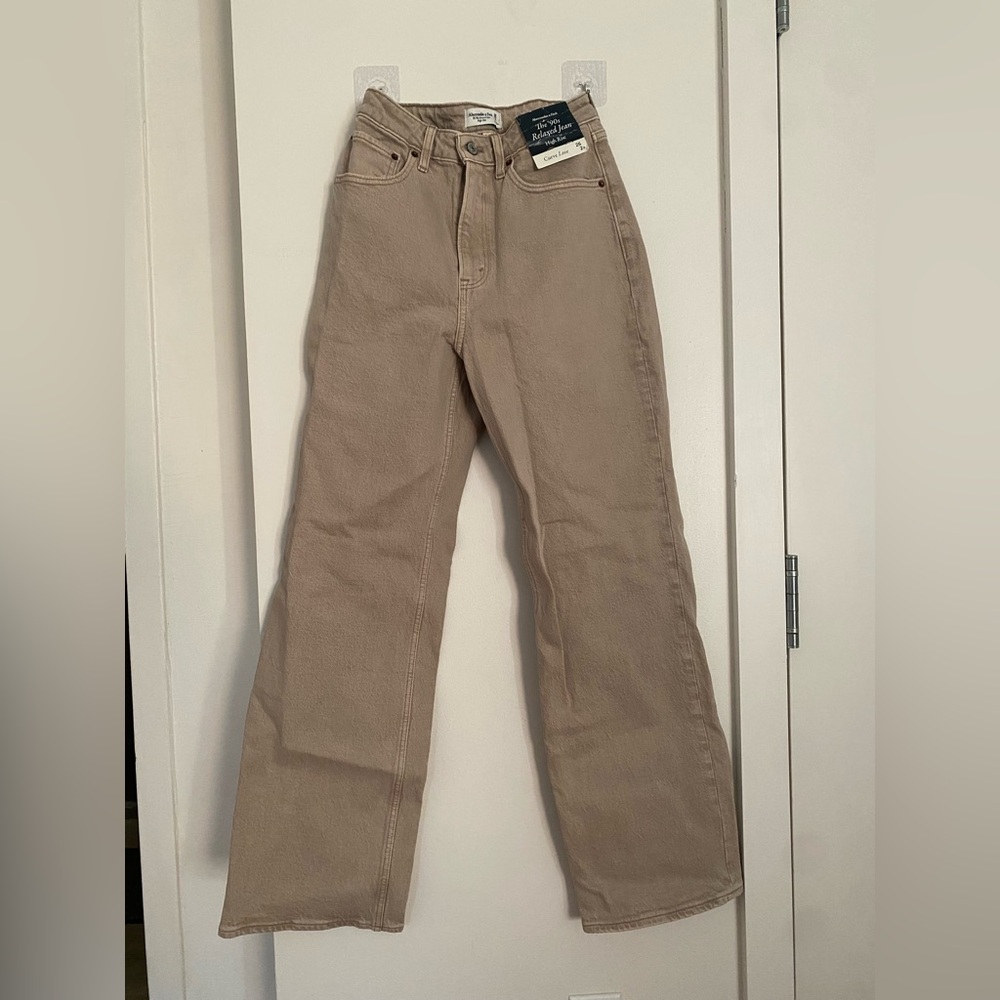 NWT Abercrombie & Fitch Curve Love The '90s Relaxed High-Rise Jeans in Beige